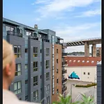 Homestay szállás Large With Balcony - Downtown - Nearby Scandic Business Center Bus Stop