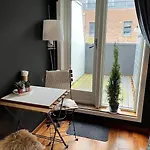 Large With Balcony - Downtown - Nearby Scandic Business Center Bus Stop Homestay szállás *