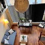 Large With Balcony - Downtown - Nearby Scandic Business Center Bus Stop Homestay szállás *
