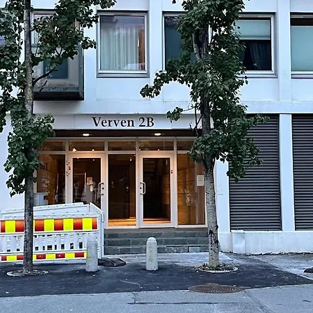 Large With Balcony - Downtown - Nearby Scandic Business Center Bus Stop Ubytování v soukromí