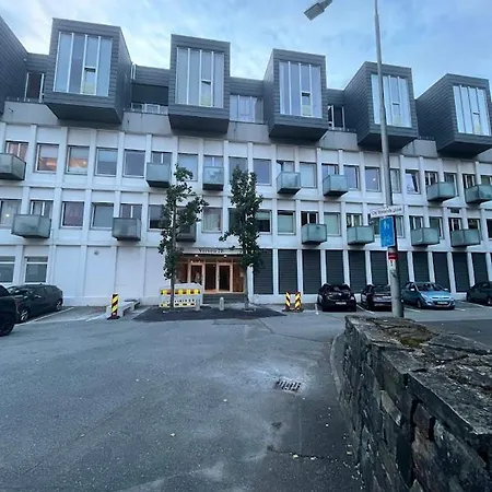 Homestay Large With Balcony In Two-storey - Nearby Scandic Business Center Bus Stop