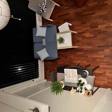 Large With Balcony In Two-storey - Nearby Scandic Business Center Bus Stop * Stavanger