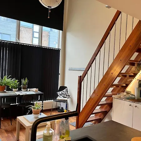 Large With Balcony In Two-storey - Nearby Scandic Business Center Bus Stop * Stavanger