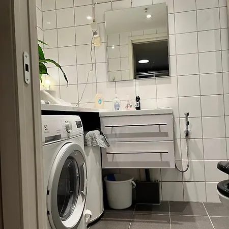 Large With Balcony - Downtown - Nearby Scandic Business Center Bus Stop Homestay *