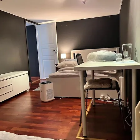 Large With Balcony - Downtown - Nearby Scandic Business Center Bus Stop Homestay *