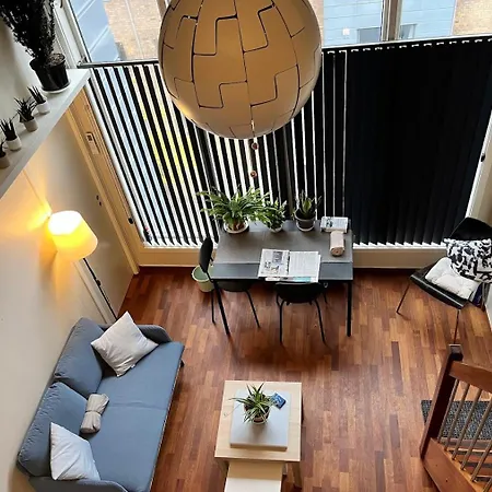 Large With Balcony - Downtown - Nearby Scandic Business Center Bus Stop Homestay *