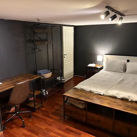 Large With Balcony - Downtown - Nearby Scandic Business Center Bus Stop 民宿 斯塔万格