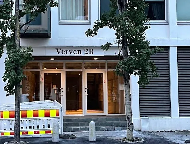 Large With Balcony - Downtown - Nearby Scandic Business Center Bus Stop 民宿