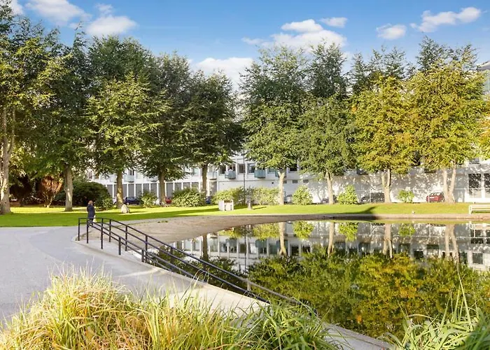 Large With Balcony - Downtown - Nearby Scandic Business Center Bus Stop 民宿 *