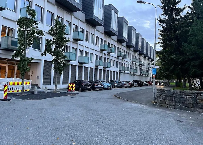 民宿 Large With Balcony - Downtown - Nearby Scandic Business Center Bus Stop
