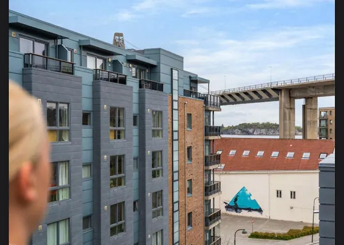 民宿 Large With Balcony - Downtown - Nearby Scandic Business Center Bus Stop