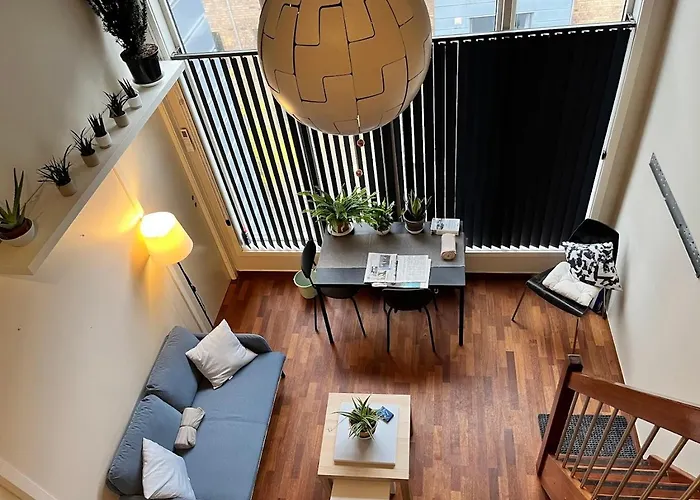 Large With Balcony - Downtown - Nearby Scandic Business Center Bus Stop 民宿 *